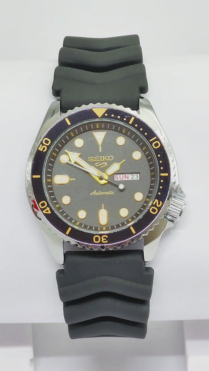 Stylish SEIKO Sweep Movement Quartz Watch | SKO Watch 07 E